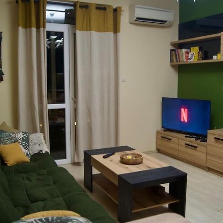Cozy 2Br Oasis In Central Burgas Extérieur photo