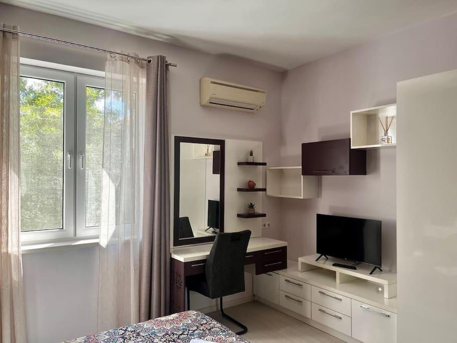 Cozy 2Br Oasis In Central Burgas Extérieur photo